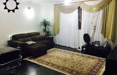 Imagem: A casa possui 4 Dormitórios, 3 Banheiros, 3 Vagas na garagem