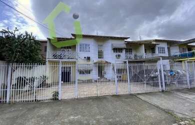 Imagem: A casa possui 2 Dormitórios, 1 Banheiro, 1 Vaga na garagem