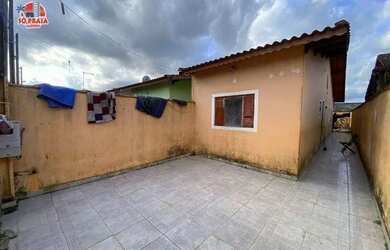 Imagem: A casa possui 2 Dormitórios, 1 Banheiro, 2 Vagas na garagem