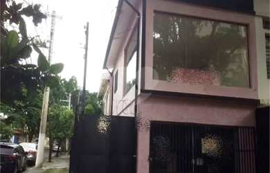 Imagem: A casa possui 2 Dormitórios, 2 Banheiros, 2 Vagas na garagem