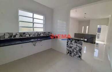 Imagem: A casa possui 3 Dormitórios, 2 Banheiros, 1 Vaga na garagem