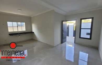 Imagem: A casa possui 3 Dormitórios, 2 Banheiros, 2 Vagas na garagem