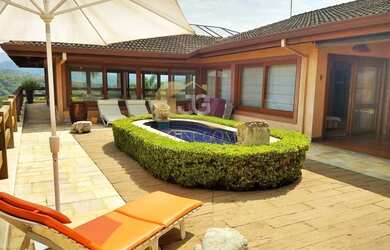 Imagem: A casa em condomínio possui 5 Dormitórios, 5 Banheiros, 4