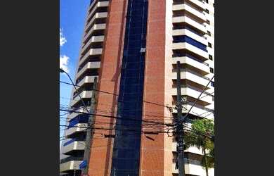 Imagem: O apartamento possui 3 Dormitórios, 1 Banheiro, 3 Vagas na