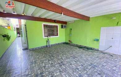 Imagem: A casa possui 2 Dormitórios, 2 Banheiros, 2 Vagas na garagem