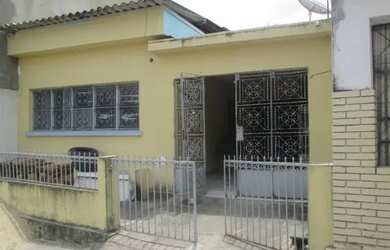 Imagem: A casa possui 3 Dormitórios, 2 Banheiros e está localizado