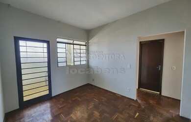 Imagem: O apartamento possui 3 Dormitórios, 1 Banheiro, 1 Vaga na garagem