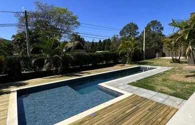 Imagem: A casa em condomínio possui 4 Dormitórios, 5 Banheiros, 3