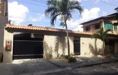 Imagem: A casa possui 3 Dormitórios, 1 Banheiro, 5 Vagas na garagem