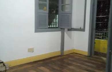 Imagem: A casa possui 3 Dormitórios, 2 Banheiros, 1 Vaga na garagem