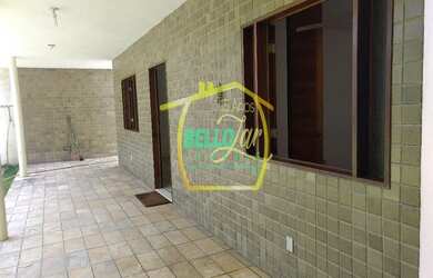 Imagem: A casa possui 3 Dormitórios, 1 Banheiro, 4 Vagas na garagem