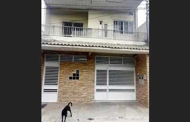 Imagem: A casa possui 5 Dormitórios, 4 Banheiros, 2 Vagas na garagem