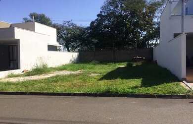 Imagem: O terreno à venda possui e está localizado em Álvares Machado