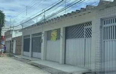 Imagem: A casa possui 3 Dormitórios, 2 Banheiros, 3 Vagas na garagem