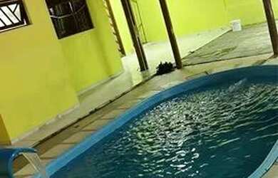 Imagem: A casa possui 3 Dormitórios, 3 Banheiros, 2 Vagas na garagem