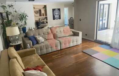 Imagem: A casa em condomínio possui 4 Dormitórios, 5 Banheiros, 4