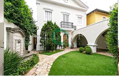 Imagem: A casa possui 3 Dormitórios, 5 Banheiros, 2 Vagas na garagem