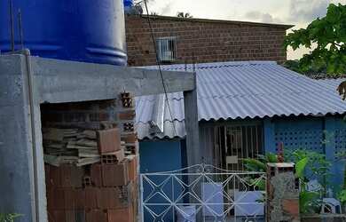 Imagem: A casa possui 2 Dormitórios e 1 Banheiro e está localizado