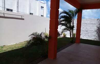 Imagem: A casa possui 5 Dormitórios, 5 Banheiros, 4 Vagas na garagem