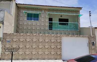 Imagem: A casa possui 4 Dormitórios, 3 Banheiros, 1 Vaga na garagem