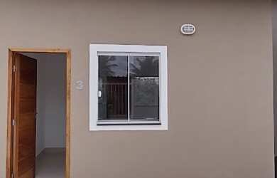 Imagem: A casa possui 2 Dormitórios, 2 Banheiros, 2 Vagas na garagem