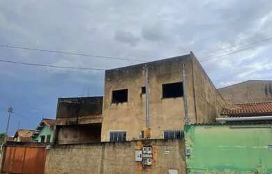 Imagem: A casa possui 5 Dormitórios, 4 Banheiros, 1 Vaga na garagem