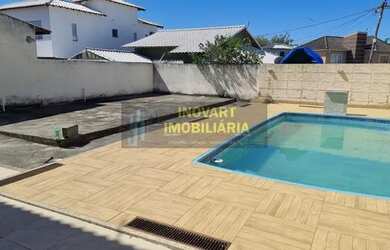 Imagem: A casa em condomínio possui 4 Dormitórios, 2 Banheiros, 2