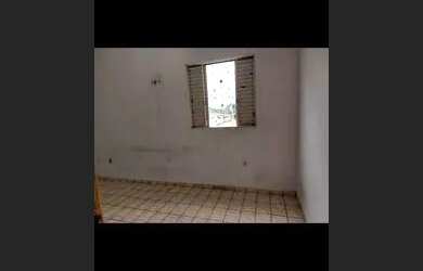 Imagem: A casa possui 2 Dormitórios, 1 Banheiro e está localizado
