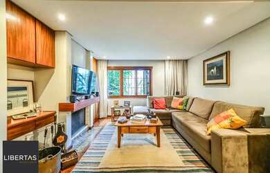 Imagem: A casa em condomínio possui 4 Dormitórios, 4 Banheiros, 2