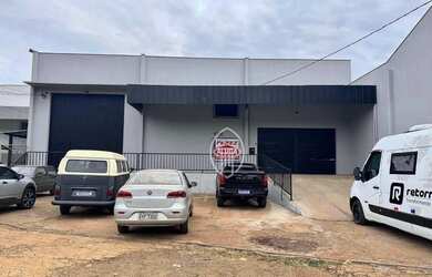 Imagem: O depósito possui 900m² de Área e está localizado em Lago