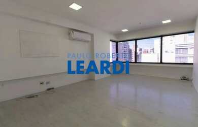 Imagem: O depósito possui 1 Vaga na garagem, 39m² de Área e está