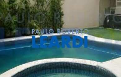 Imagem: A casa em condomínio possui 4 Dormitórios, 1 Banheiro, 4 Vagas