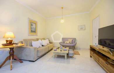 Imagem: A casa possui 3 Dormitórios, 1 Banheiro, 4 Vagas na garagem