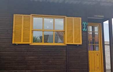 Imagem: A casa possui 3 Dormitórios, 1 Banheiro, 1 Vaga na garagem