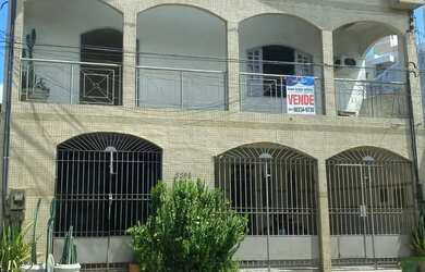 Imagem: A casa possui 4 Dormitórios, 4 Banheiros, 2 Vagas na garagem