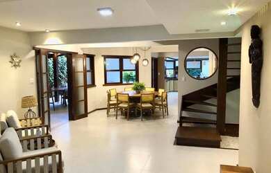 Imagem: A casa em condomínio possui 5 Dormitórios, 5 Banheiros, 4