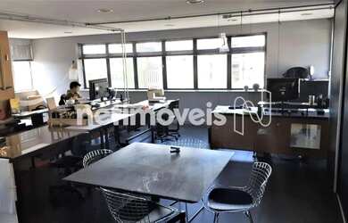 Imagem: O depósito possui 2 Vagas na garagem e 140m² de Área e está