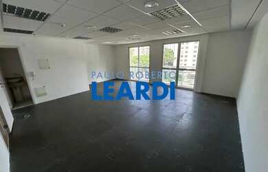 Imagem: O depósito à venda possui 1 Vaga na garagem e 50m² de Área