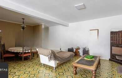 Imagem: O apartamento possui 3 Dormitórios, 1 Banheiro, 2 Vagas na