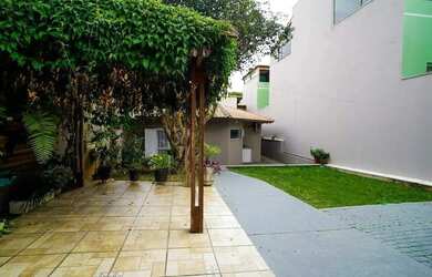 Imagem: A casa possui 3 Dormitórios, 5 Banheiros, 5 Vagas na garagem