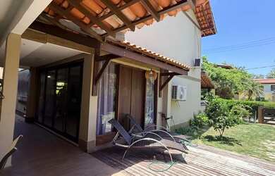 Imagem: A casa em condomínio possui 4 Dormitórios, 4 Banheiros, 5