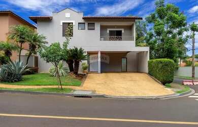 Imagem: A casa em condomínio possui 4 Dormitórios, 4 Banheiros, 4