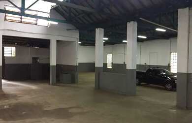 Imagem: O depósito possui 5 Vagas na garagem, 854m² de Área e está