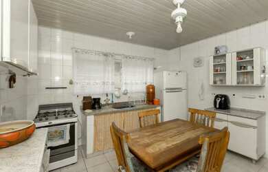 Imagem: A casa possui 5 Dormitórios, 5 Banheiros, 1 Vaga na garagem