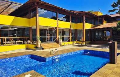 Imagem: A casa possui 5 Dormitórios, 5 Banheiros e 1700m² de Área