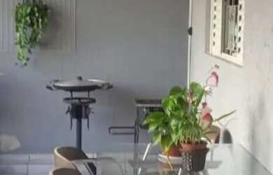 Imagem: A casa possui 2 Dormitórios, 1 Banheiro, 5 Vagas na garagem