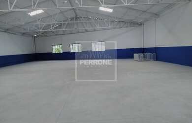 Imagem: O depósito possui 5 Vagas na garagem e 840m² de Área e está