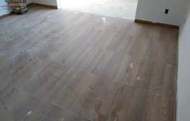 Imagem: A casa possui 2 Dormitórios, 2 Banheiros, 1 Vaga na garagem