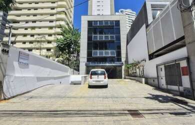 Imagem: O depósito possui 5 Vagas na garagem, 1.156m² de Área e