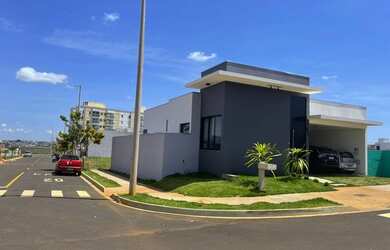 Imagem: A casa em condomínio possui 3 Dormitórios, 4 Banheiros, 4